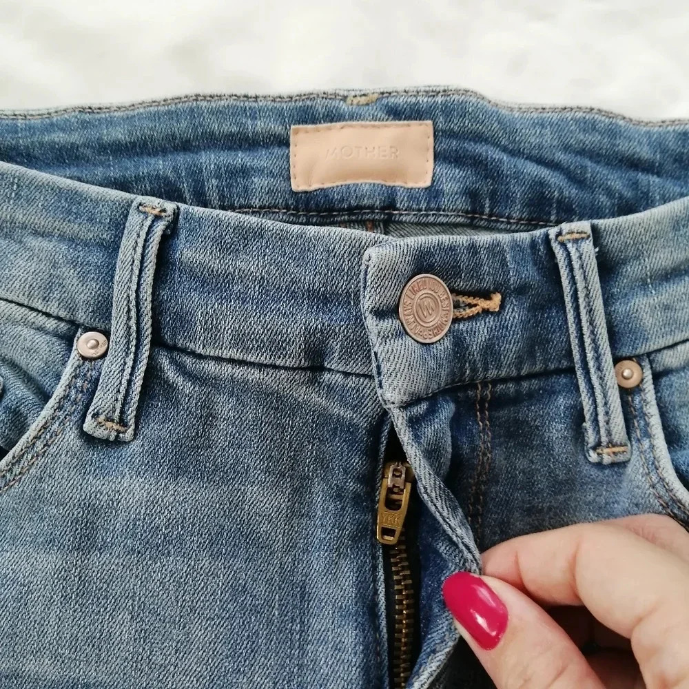 Mother The Looker Skinny Jeans in Light Kitty Light Wash Size 25 - Picture 9 of 15